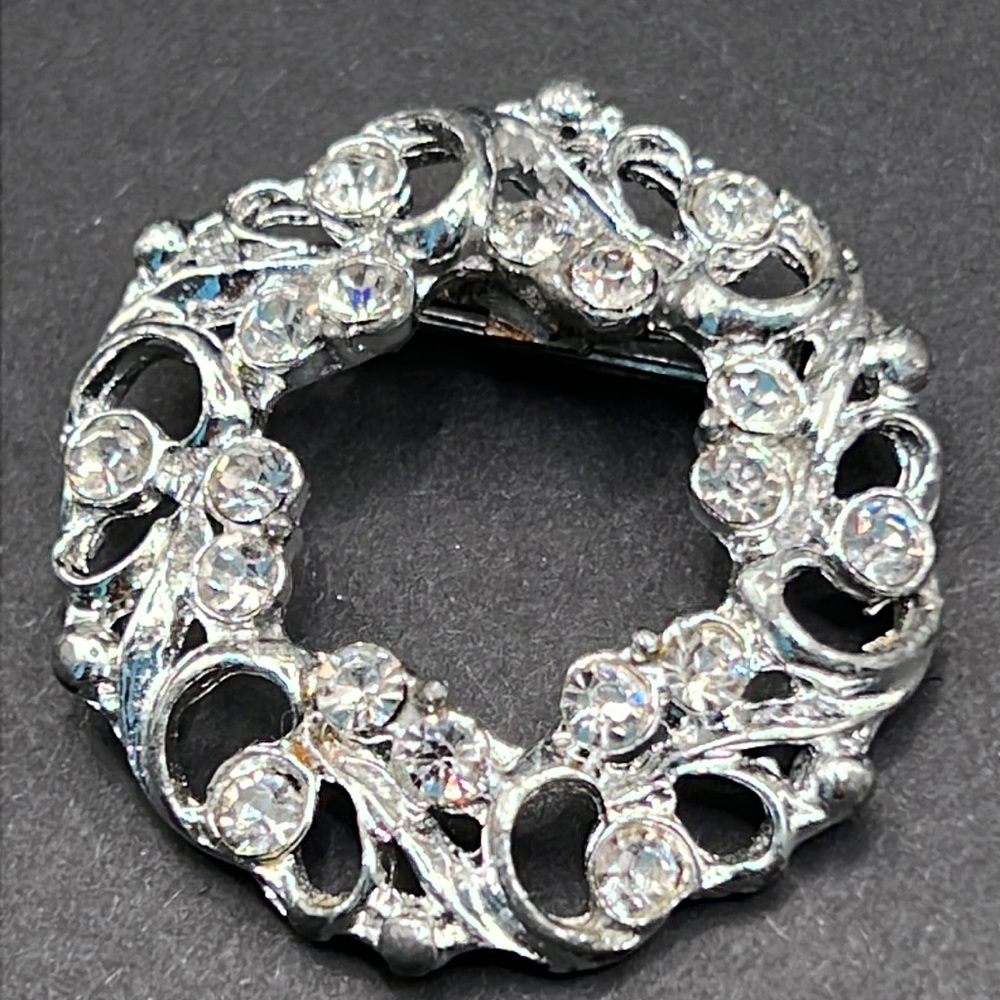 Vintage Art Deco rhinestone brooch